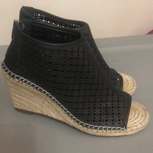 Size 9.5 womens wedges! Vince Camuto! Black.